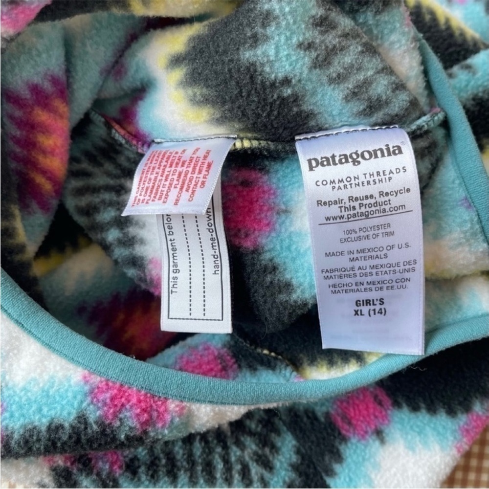 Patagonia Synchilla Snap-T tribal print fleece pullover.
Size XL. 14 years - Picture 11 of 15